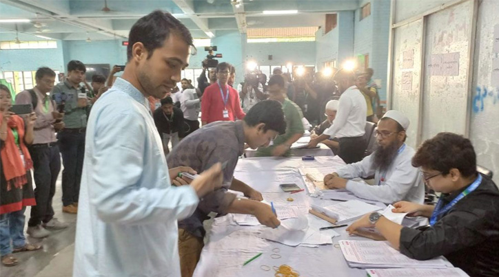 জাকসুর ভোটগ্রহণ শেষ, অপেক্ষা ফলাফলের