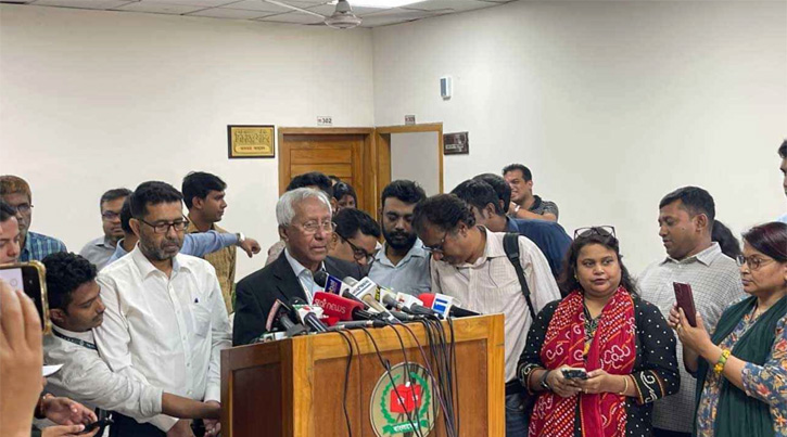 গণভোট নিয়ে এখনো সিদ্ধান্ত নেয়নি ইসি