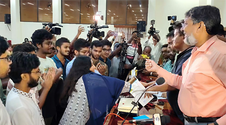 রাকসু ভোটে লটারিতে নির্ধারিত প্রার্থীদের ব্যালট নাম্বার