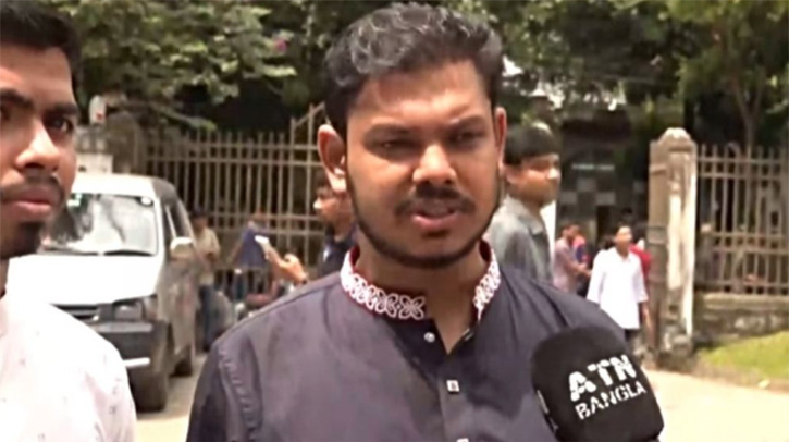 শিক্ষার্থীদের ঘাড়ের কাছে নিঃশ্বাস ফেলছে কিছু নেতা